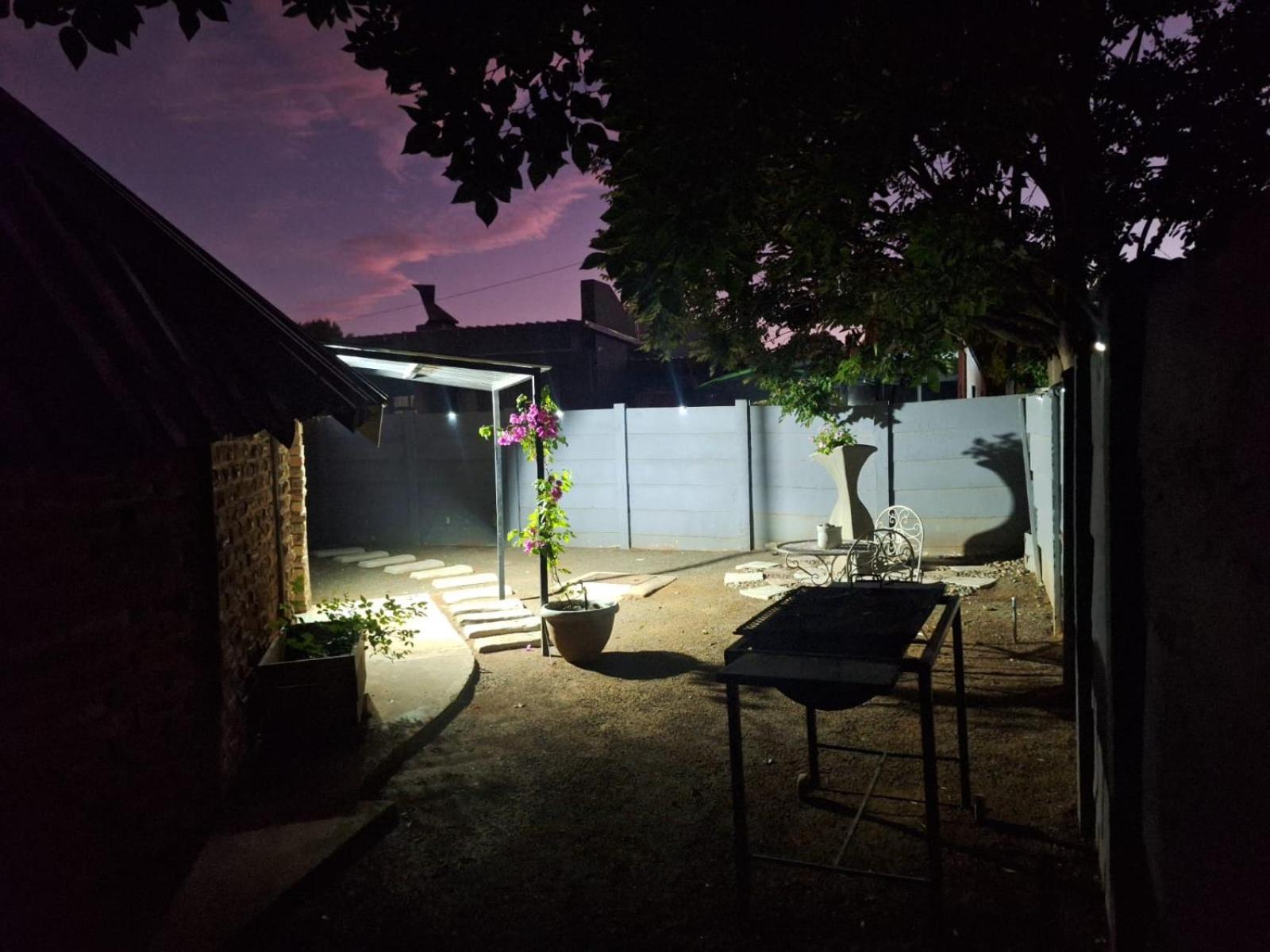 The Spare Room Cottage - Cosy And Private Блумфонтейн Экстерьер фото